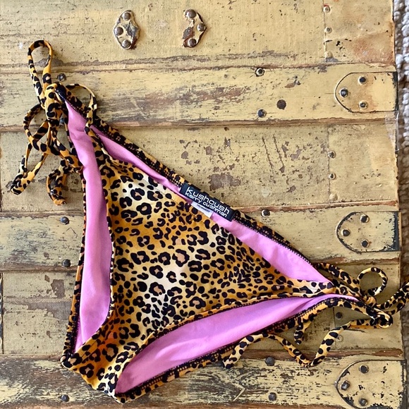 🔥 KERRY CUSHMAN GORGEOUS BIKINI!🔥 - Picture 10 of 11